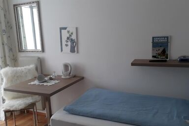 Gästehaus Walpurga - Vergißmeinnicht Einzelzimmer, Dusche, WC, Balkon