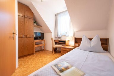Pesentheinerhof Ferienwohnungen & Zimmer - Einzelzimmer mit Dusche/WC Seeblick und Sat-TV