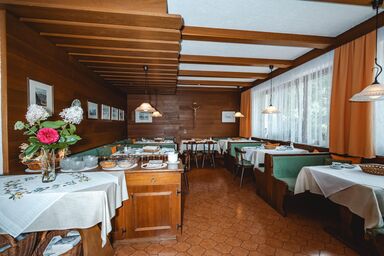 Pension Hauserhof - Dreibettzimmer mit Balkon und Kitzblick