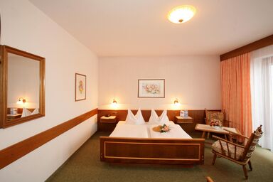 Pension Hauserhof - Doppelzimmer ON mit Dusche od. Bad, WC