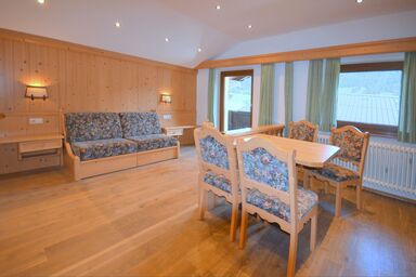 Pension Sonnenhof - Elfriede Kaltschmid - Ap. Type 2, 2-Raum, 2 Bäder, Balkon Straßenseite