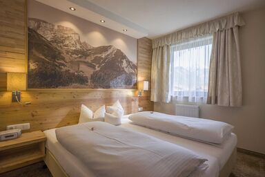 Café-Pension Erika - Doppelzimmer mit Dusche, WC und Balkon