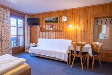 Haus Pilz - Doppelzimmer mit Dusche, WC