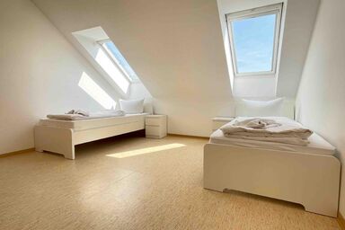 STA1O67 Moderne Monteurwohnung mit Balkon