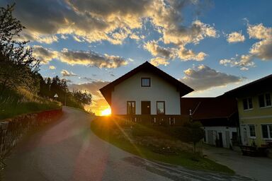 Ferienwohnung Koglhof - Ferienhaus am Bauernhof mit Terrasse – 5 Min zur Wexl Arena
