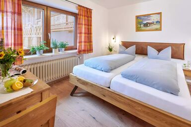 Urlaubshof Kirchmaier - Doppelzimmer Nr. 1 mit Chiemseeblick direkt am Chiemsee
