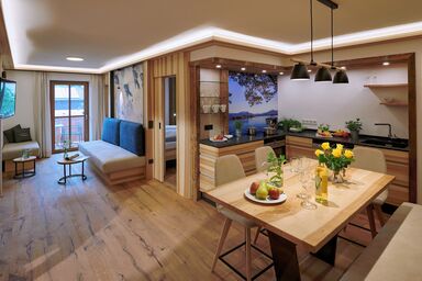 Urlaubshof Kirchmaier - Ferienwohnung Alz, 1-5Pers., 2 sep. SZ, 1.OG, Balkon mit Chiemseeblick