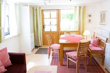 Landhaus Sonnenblick - 2-Raum-Ferienwohnung, 38m², Bad, Kochnische und Terrasse, Erdgeschoß