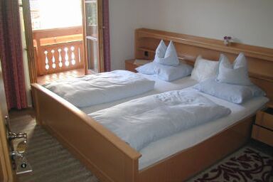 Gästehaus Alpin - inkl. Chiemgau-Karte - Einzelzimmer 1.Stock 15 qm