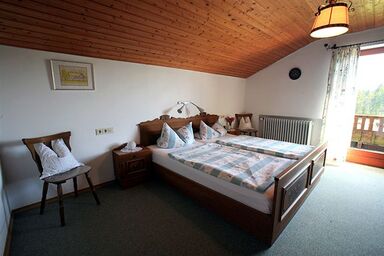 Haus Klinger - Ferienwohnung A mit Balkon, 2 separate Schlafzimmer, 60 qm