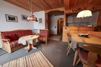 Haus Gerhardt inkl. Chiemgaukarte - Ferienwohnung 45qm, Balkon, Kochnische, 1 Schlafzimmer, 1 Wohnschlafzimmer, WLAN