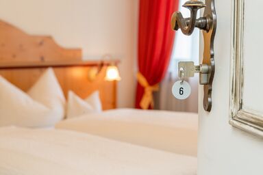 Gästehaus Menkenbauer - Landhaus Doppelzimmer Nr. 6, Dusche und WC, TV, WLAN