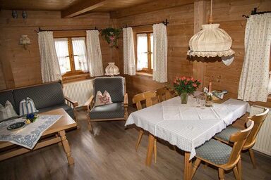 Stockinger Hof inkl. Chiemgaukarte - Ferienwohnung Zellerberg 45 qm, Balk., Kochnische, 1 Schlafz., 1 Wohnschlafzimmer