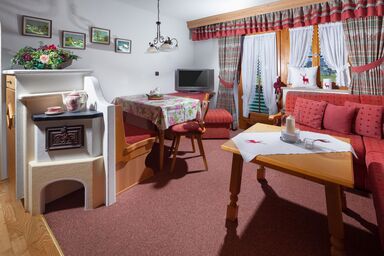 Ferienwohnungen Dankllehen - Nichtraucher-Ferienwohnung Kehlstein, 1-2 Personen, 60 qm, 1 Schlafzimmer, Wohnzimmer, Balkon