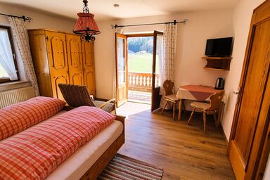 Ingerlhof - Chiemgau Karte - Doppelzimmer Nr. 7 mit Dusche und WC und Balkon
