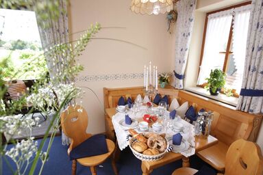 Unterenglhängerhof - Ferienwohnung 1 Hochstaufen, 60m² OG, 2 Schlafräume, Balkon, TV, 5 Pers.