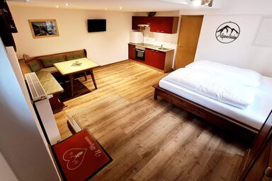 Pension Etzerschlössl - Doppelzimmer Nr.6, mit Küche, Dusche und WC