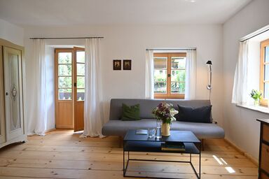 Siglhof am Pattenberg - Hochfellnblick bis 4 Pers. mit 1 Schlafzimmer und 1 Wohn-Schlafraum im Obergschoß mit Balkon in sehr ruhiger Lage