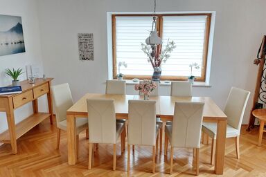 Chiemsee-Ferienhaus Schlegel - Ferienhaus für 8 Personen, 190 qm, 4 Schlafräumen, 2 Bäder, Terrasse und Garten