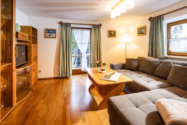 Haus Theresienwiese - Ferienwohnung Rosmarin, 85 qm, 3 Schlafzimmer, Küche, Wohnzimmer, Terrasse