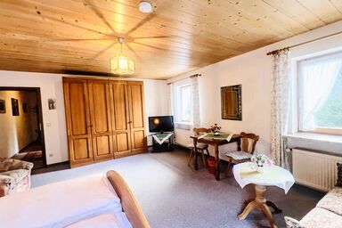 Pension Luger - Doppelzimmer Nr.17 mit Balkon, Dusche/WC und TV