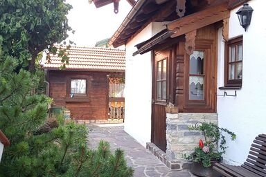 Ferienwohnung Lugert inkl. Chiemgaukarte - Ferienwohnung 95qm mit Garten-Terrasse und Balkon, 2 getrennte Schlafzimmer, max. 4 Personen