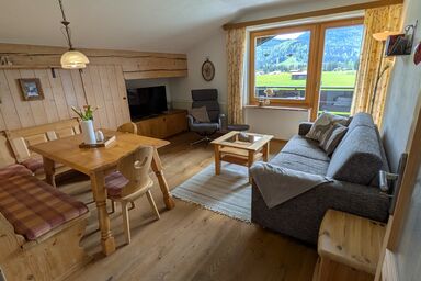 Ferienwohnung Alpenpanorama - FeWo Alpenpanorama – stilvoll wohnen mit Bergblick mitten in Reit im Winkl