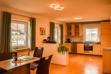 Ferienhaus Wellisch - FeWo  1, Fichte, 100 qm mit Wohnzimmer