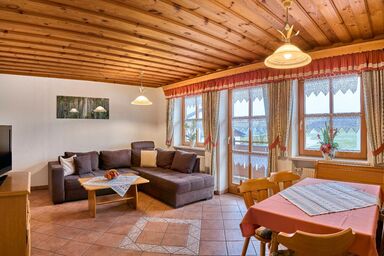 Bauernhof Bauer - Blumenwiese