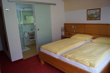 Hasenfluh - Pension - 4. Doppelzimmer Balkon