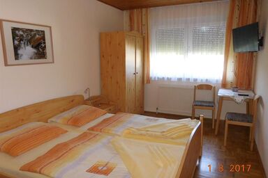 Angelika Zischmayer - Doppelzimmer mit Dusche, WC