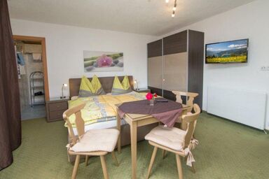 Haus Elisabeth - Doppelzimmer mit Dusche od. Bad, WC