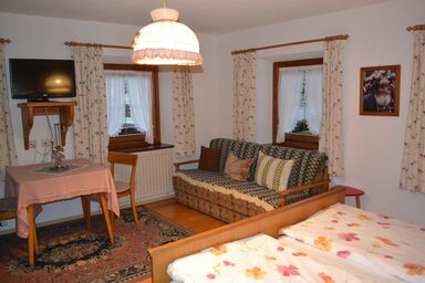 Landhaus Mayer - Vierbettzimmer mit Dusche