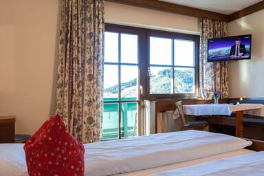 Pension Stoffenbauer - Doppelzimmer, Dusche, WC, Balkon