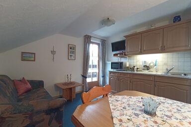 Landhaus Kamml - Ferienwohnung Enzian 40qm, Schlafzimmer, Balkon, TV, 3 Personen