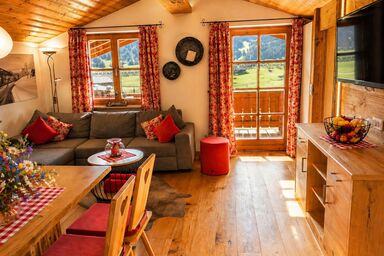 Gästehaus Schönfeld - Ferienwohnung Almgenuss  - Drei-Raum-Wohnung 65m² mit Balkon und Bergblick