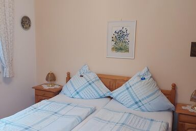 Landhaus Weiß - Doppelzimmer Nr. 4, Dusche/WC, großer Balkon mit Bergblick