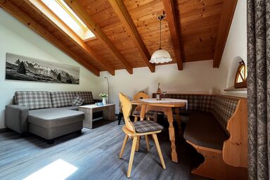 Ferienwohnungen Beim Hausbacher - 05 Ferienwohnung ca 54 qm mit Balkon und Panoramablick