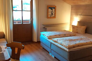 Gästehaus Kaiserwinkl - Alm 1 Komfortzimmer mit kl. Küche