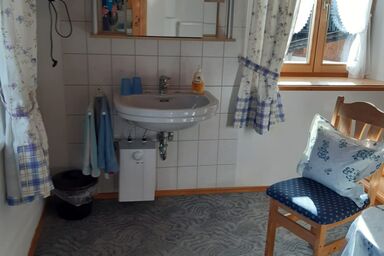 Haus Edelweiß - Doppelzimmer, eigene Etagendusche/-WC, 15 m², ohne Frühstück, WLAN