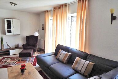 Ferienwohnung Bergidyll - Ferienwohnung Chiemsee 113 qm, wohnen auf zwei Ebenen: Wohnraum Erdgeschoss, drei separate Schlafzimmer Dachgeschoss
