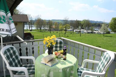 Pension Gut Horn - Doppelzimmer 1-2-3 im 1. OG mit Dusche/WC, Balkon mit Blick Richtrung See