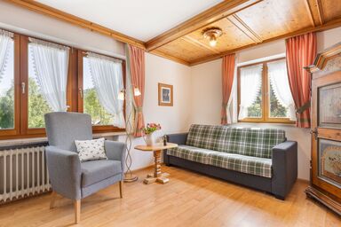 Schwabenbauernhof - Landhaus Pichler inkl. Chiemgaukarte - Fewo Kienberg 51 qm, Südostbalkon, Küche, WLAN, 1 Schlaf- und 1 Wohnschlafzimmer