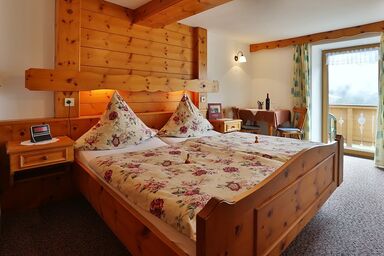 Haus Urban - Doppelzimmer Hintersee - Dusche/WC, 17 qm, TV, Südbalkon, Radiowecker, Obergeschoss