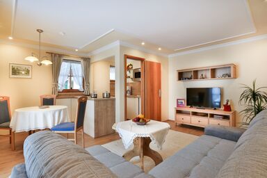 Gästehaus Oslhof Ferienwohnungen - Ferienwohnung Steinberg, 1-3 Pers.,58 qm,2 Schlafzimmer, Wohnzimmer, TV, Küche mit Geschirrspüler, Terrasse, Süd-West