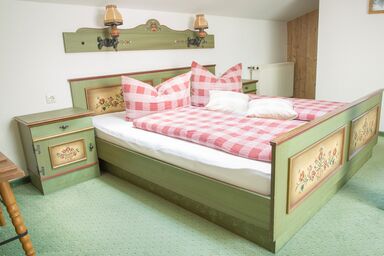 Haus Jäger Ferienwohnungen mit Indoor-Pool inkl. Chiemgaukarte - Ferienwohnung 3, 25qm, Balkon, Wohnschlafzimmer, Küche, WLAN, FLat-TV