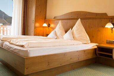 Haus Jäger Ferienwohnungen mit Indoor-Pool inkl. Chiemgaukarte - Ferienwohnung 8, 41qm, 2 Balkone, 1 Schlafzimmer, Wohnzimmer, Küche, WLAN, 2 TV