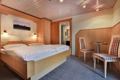 Haus Wiesenrand Kurz - Doppelzimmer Moosrose, mit Dusche und WC, Balkon