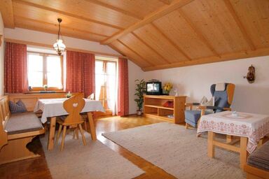 Braunhof - Ferienwohnung Wendelstein bis 4 Personen, 75 qm, 2 sep. Schlafräume, Balkon