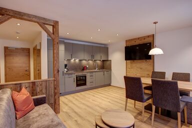 Gasthof-Appartements Vroni - Chiemgau Karte - Appartement 2 für 6 Personen, 2 separate Schlafzimmer, Balkon, 65 m²